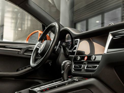 Certified 2022 Porsche Macan AWD/4WD image 45