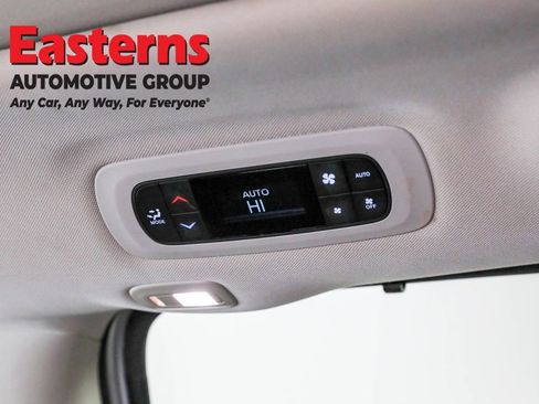 Used 2023 Chrysler Pacifica Limited image 26