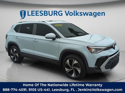 Used 2025 Volkswagen Taos SE w/ Panoramic Sunroof Package