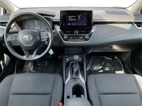 Used 2025 Toyota Corolla LE FWD image 9