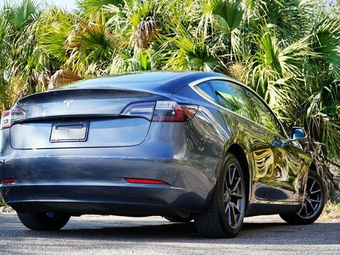 Used 2020 Tesla Model 3 Standard Range image 5