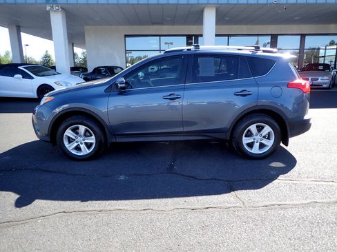 Used 2013 Toyota RAV4 XLE image 2