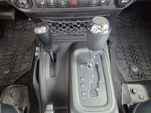 Certified 2017 Jeep Wrangler Unlimited Sahara AWD/4WD image 29