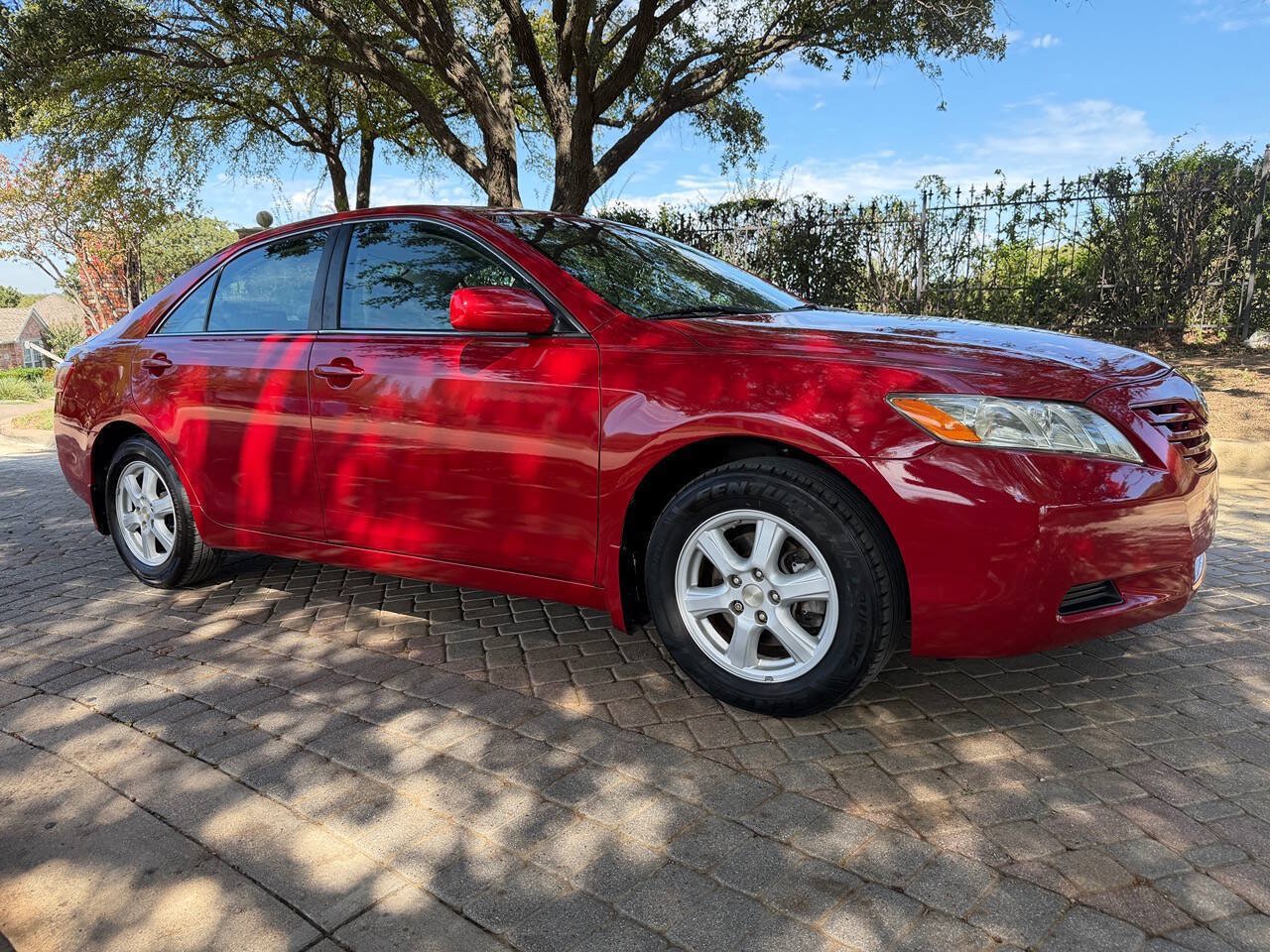Used 2009 Toyota Camry LE FWD image 2