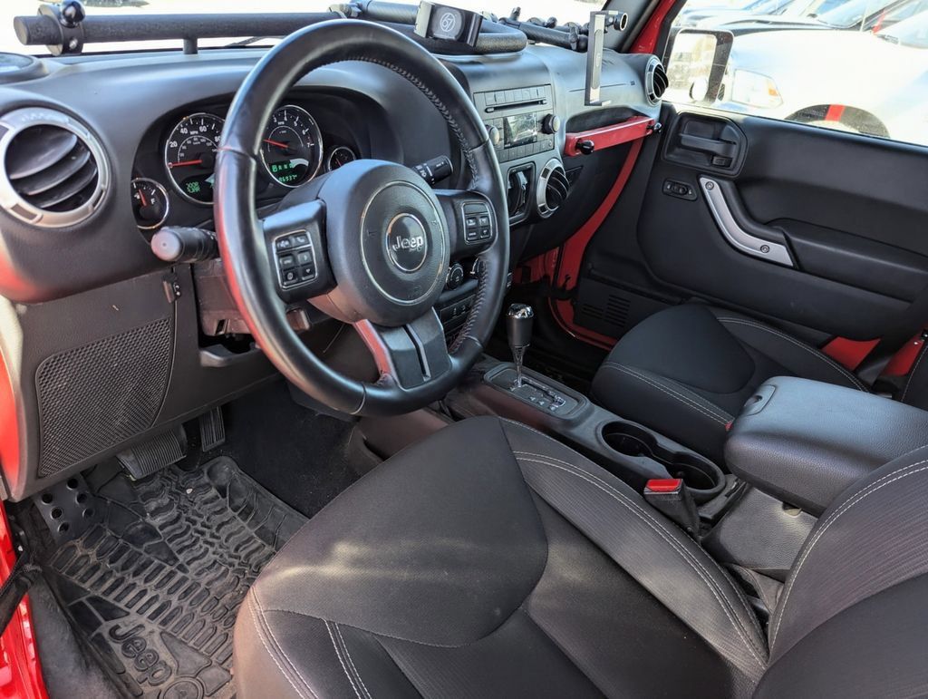 Used 2017 Jeep Wrangler Unlimited Sahara w/ Max Tow Package AWD/4WD image 21