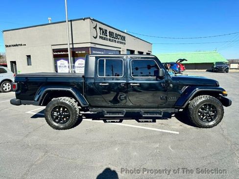 Used 2022 Jeep Gladiator Sport image 15