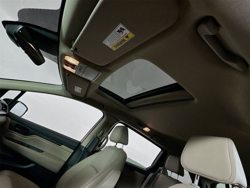 Used 2023 Honda Odyssey EX-L image 18