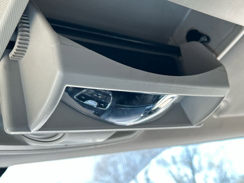 Used 2015 Chrysler Town & Country Touring FWD image 32