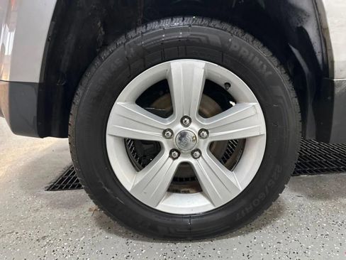 Used 2016 Jeep Patriot Latitude AWD/4WD image 11