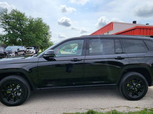 Used 2024 Jeep Grand Cherokee L Laredo image 12