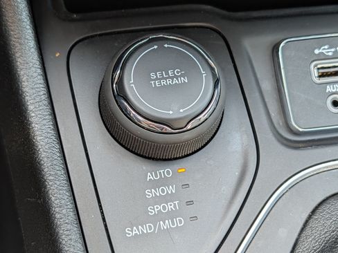 Used 2022 Jeep Cherokee Latitude Lux AWD/4WD image 29