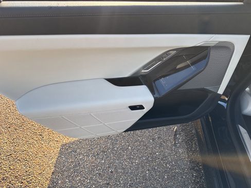 Used 2023 BMW 740i image 10