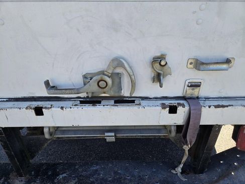 Used 2005 Chevrolet Express 3500 image 8