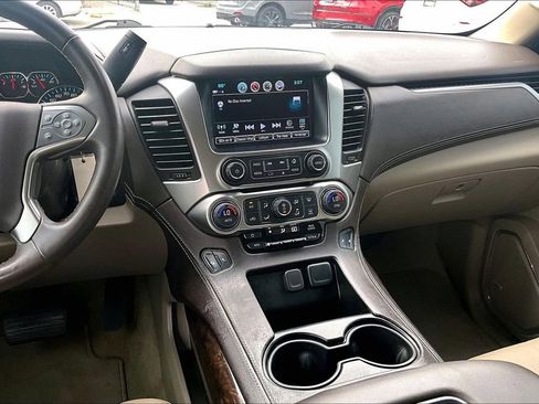 Used 2018 Chevrolet Suburban LT image 9