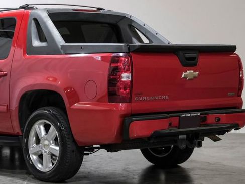 Used 2011 Chevrolet Avalanche LS RWD image 16