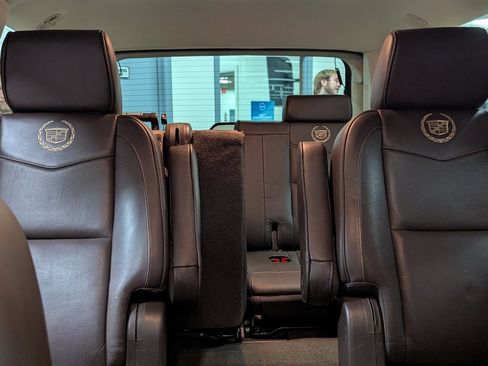 Used 2014 Cadillac Escalade Platinum image 22