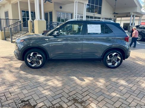 Used 2026 Hyundai Venue SEL FWD image 2