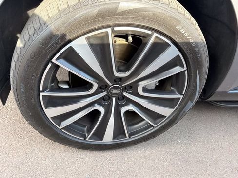 Used 2025 Land Rover Range Rover SE AWD/4WD image 4