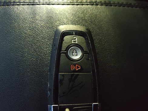 Used 2023 Ford Edge SEL image 32