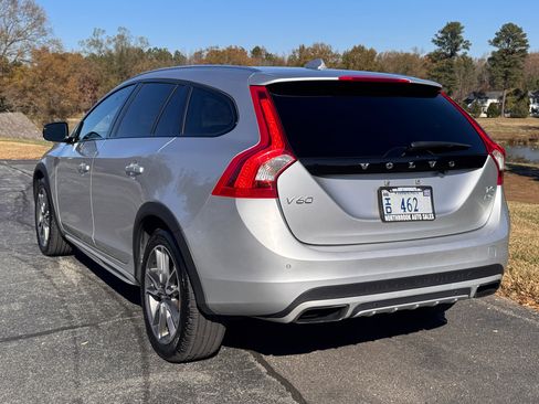 Used 2016 Volvo V60 T5 Cross Country w/ Convenience Package image 13