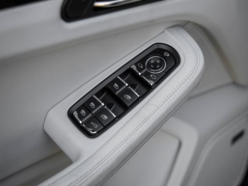Certified 2025 Porsche Macan GTS AWD/4WD image 20
