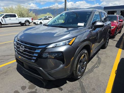Used 2025 Nissan Rogue SV AWD/4WD image 1
