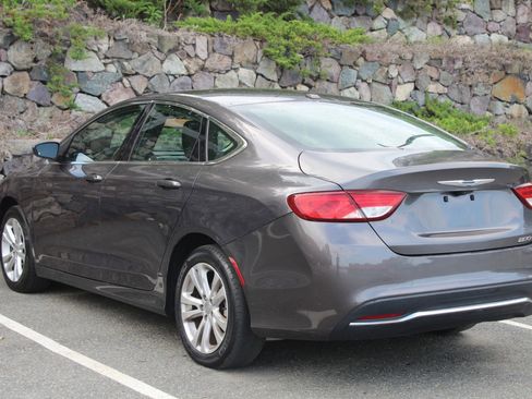 Used 2015 Chrysler 200 Limited w/ Convenience Group image 7