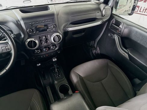 Used 2018 Jeep Wrangler Unlimited Sahara w/ Connectivity Group image 22