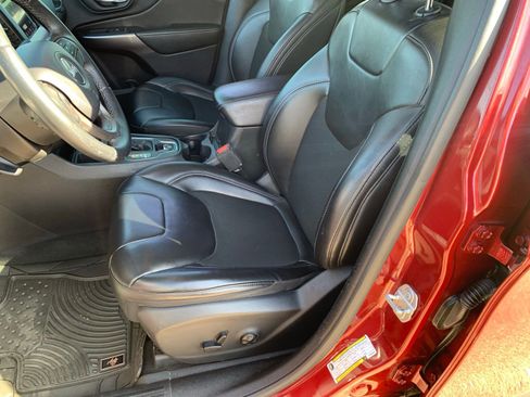 Used 2019 Jeep Cherokee Latitude Plus image 31