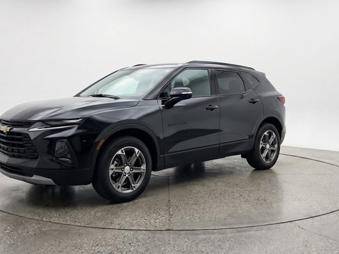 Used 2025 Chevrolet Blazer LT FWD image 3