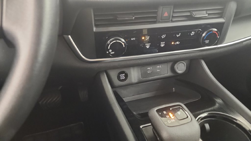 Used 2024 Nissan Rogue S AWD/4WD image 19