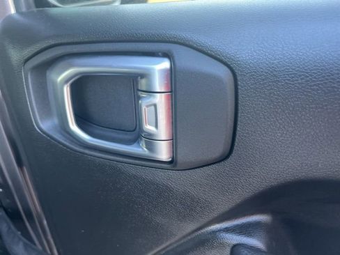 Used 2025 Jeep Wrangler Sport S image 17