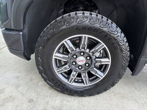 Used 2024 GMC Sierra 1500 AT4 w/ Technology Package AWD/4WD image 34