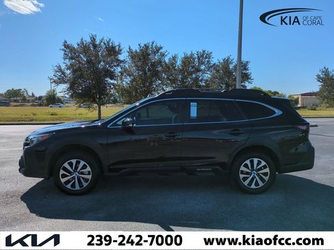 Used 2023 Subaru Outback Premium image 8