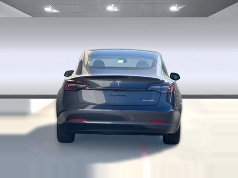 Used 2023 Tesla Model 3 Standard Range image 9
