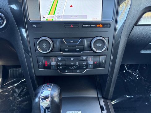 Used 2019 Ford Explorer XLT w/ Equipment Group 202A AWD/4WD image 30