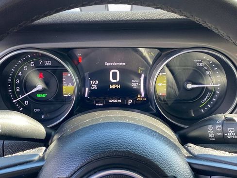 Used 2023 Jeep Wrangler Unlimited image 27