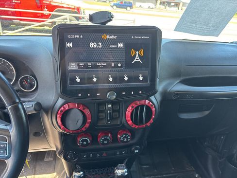 Used 2017 Jeep Wrangler Unlimited Sahara image 10