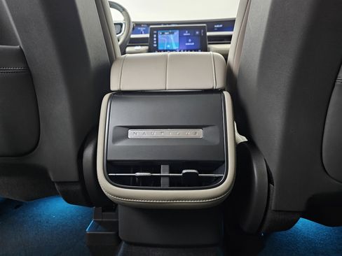 Used 2024 Lincoln Nautilus Reserve image 26