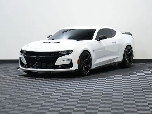 Used 2019 Chevrolet Camaro SS RWD image 3