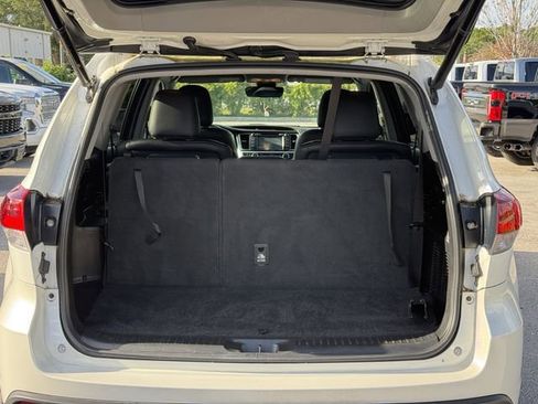 Used 2019 Toyota Highlander SE AWD/4WD image 12