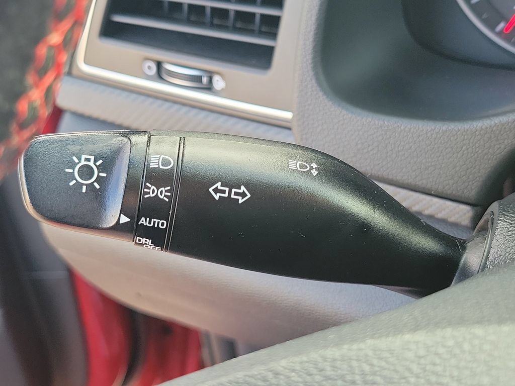 Used 2017 Hyundai Elantra Sport w/ Sport Premium Package 06 FWD image 17