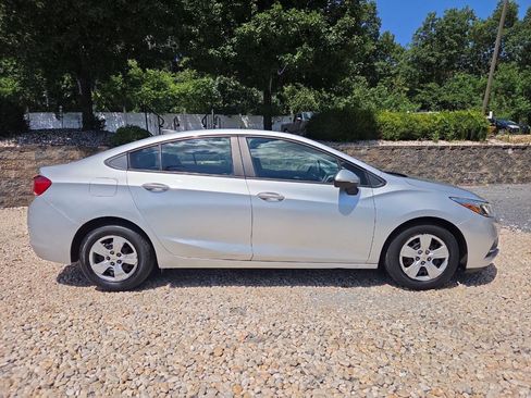 Used 2018 Chevrolet Cruze LS FWD image 7