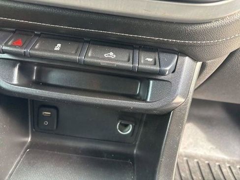 Used 2018 GMC Canyon SLE w/ SLE Convenience Package RWD image 17