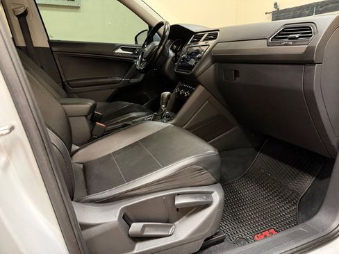Used 2018 Volkswagen Tiguan SE FWD image 40