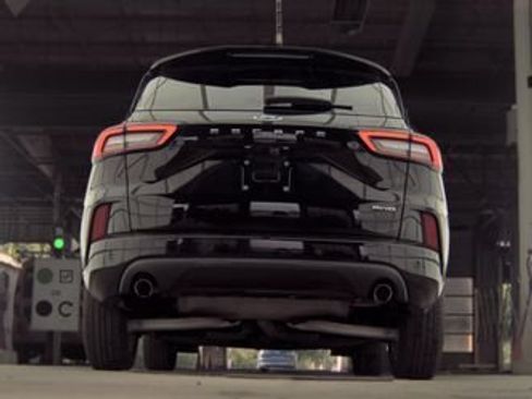 Used 2024 Ford Escape ST-Line w/ Tech Pack #1 AWD/4WD image 7