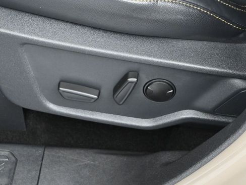 Used 2025 Ford Bronco Badlands image 11