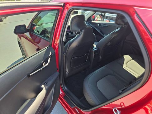Certified 2025 Kia Niro EX FWD image 15