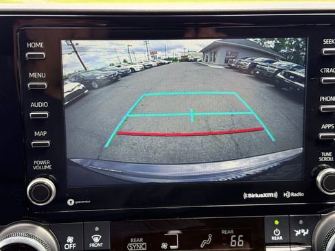 Used 2022 Toyota Highlander LE image 20