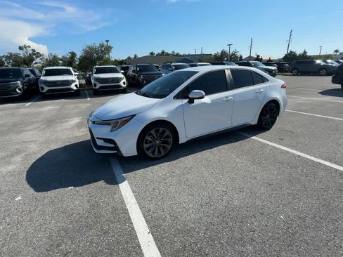 Used 2023 Toyota Corolla SE FWD image 4
